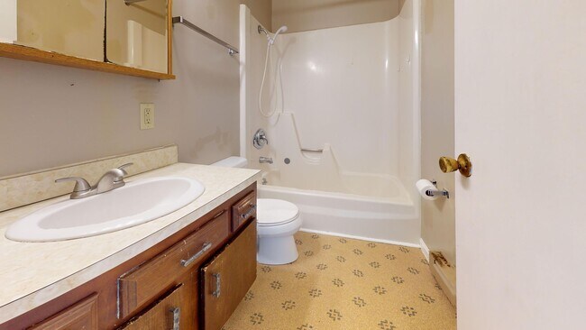 Foto del edificio - 644-646-646 Sequoia Ln