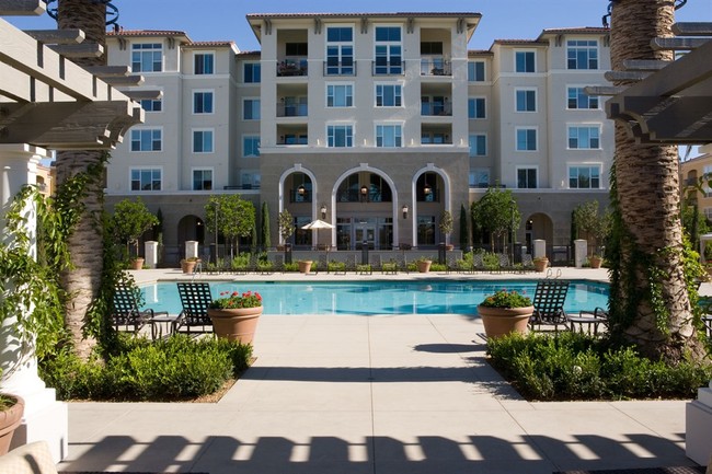 Building Photo - The Laurels Apartment Homes