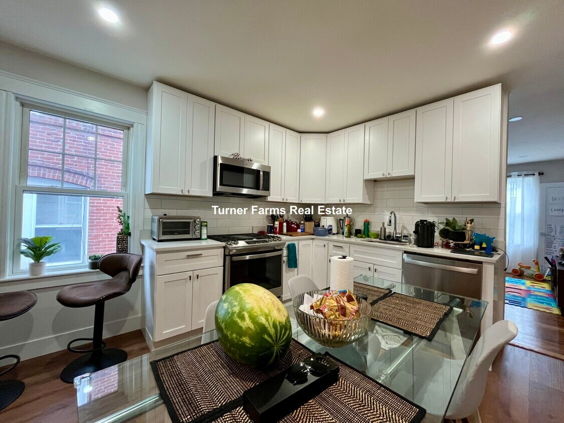 Foto principal - 72 Belden St