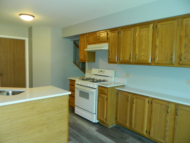 Building Photo - 118 N Knollwood Dr