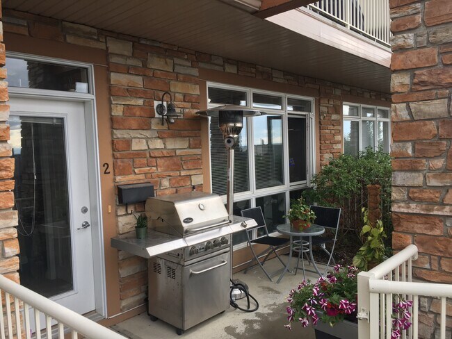 Photo du bâtiment - 2-116 Rockyledge Vw NW