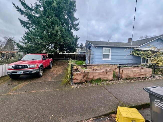 Building Photo - 4006 SE 74th Ave