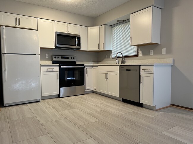 Kitchen - 6447 Birchview Dr S