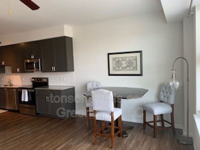 Photo - 100 E Washington St Apartment