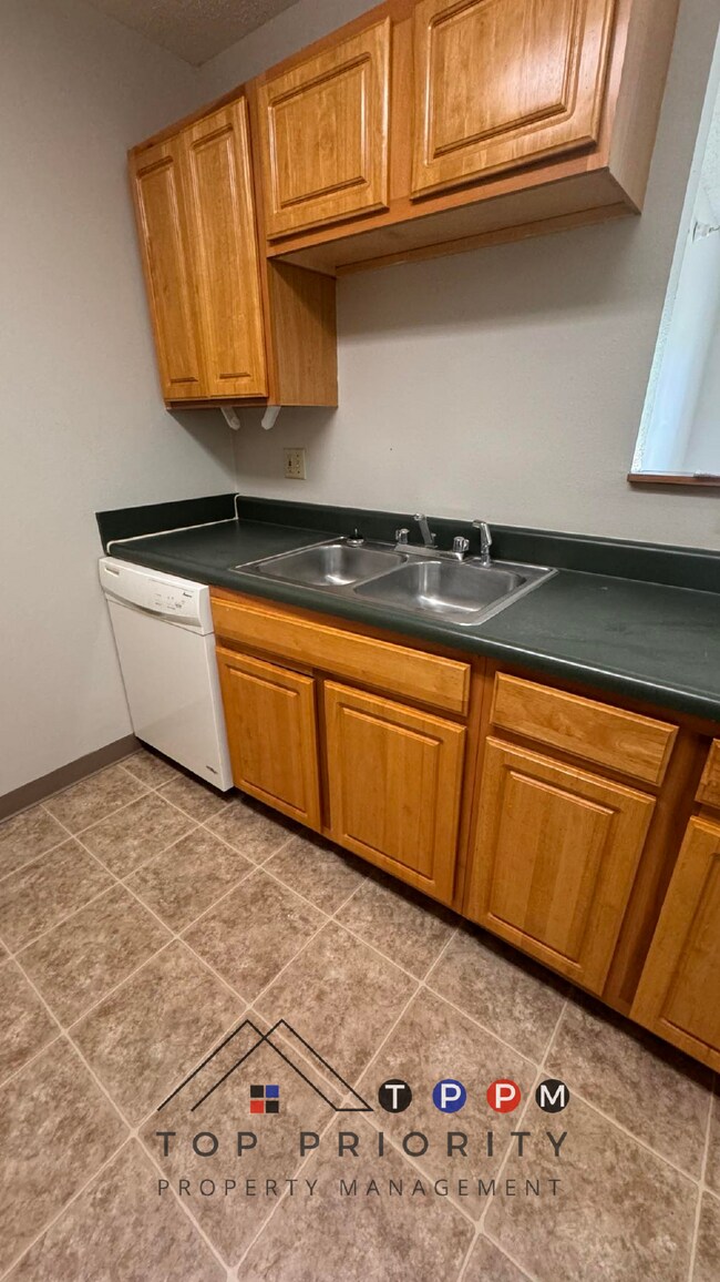 Foto del edificio - **FALL MOVE IN SPECIAL ** 1 Bedroom | 1 Ba...
