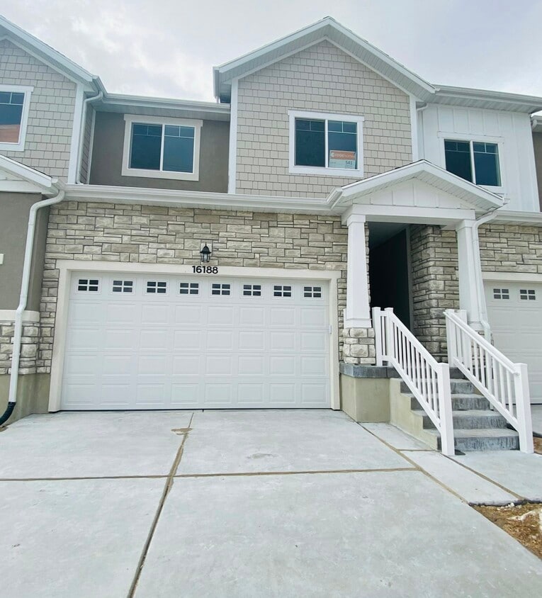 Primary Photo - 16188 S Truss Dr