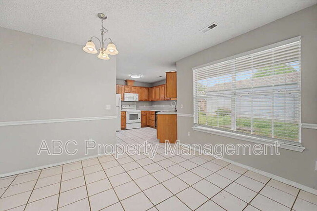 Building Photo - 313 Summerset St