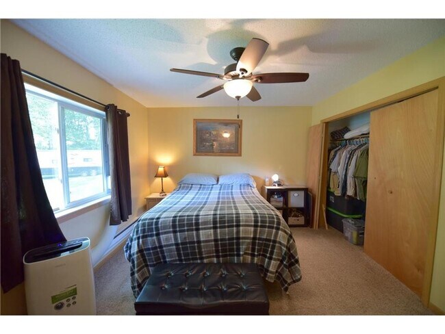 Foto del edificio - 12858 Woodfern Ln