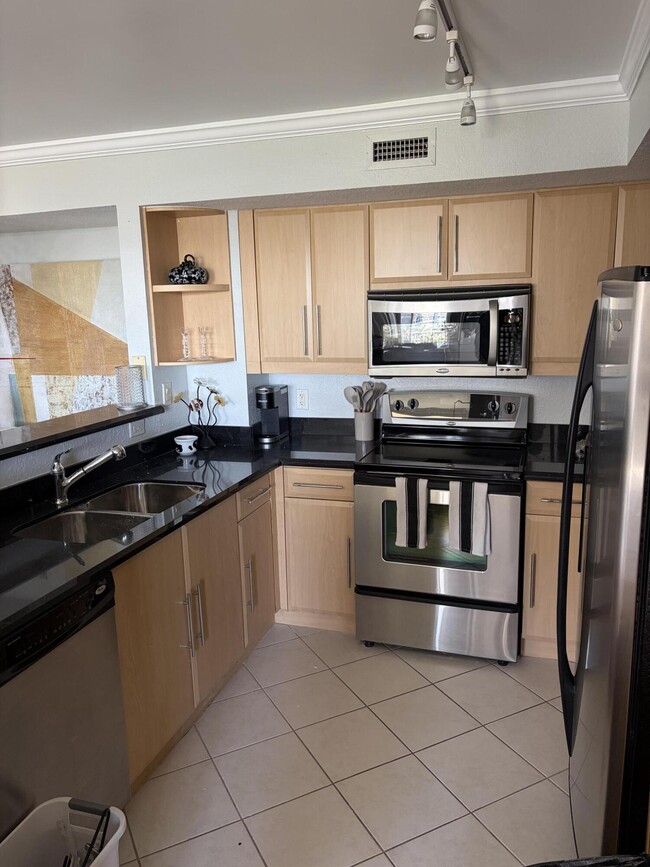 Building Photo - 1801 N Flagler Dr