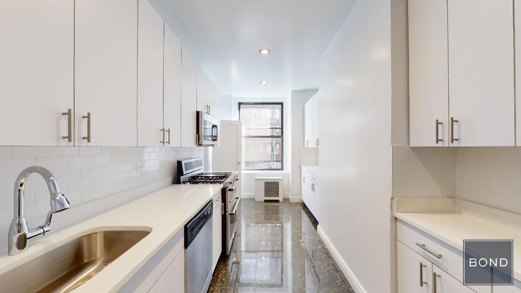 Primary Photo - 200 W 58th St