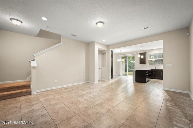 Building Photo - 215 Richmond Dr