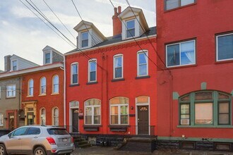 Building Photo - 2810 Sarah St