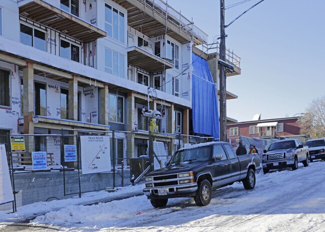 Building Photo - Walter's Place