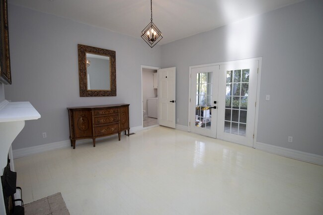 Foto del edificio - Spacious 4BR/3BA Home in Columbia's HIstor...