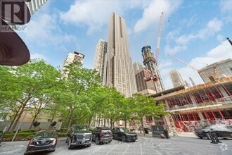 Building Photo - 11-5511 Yorkville Ave