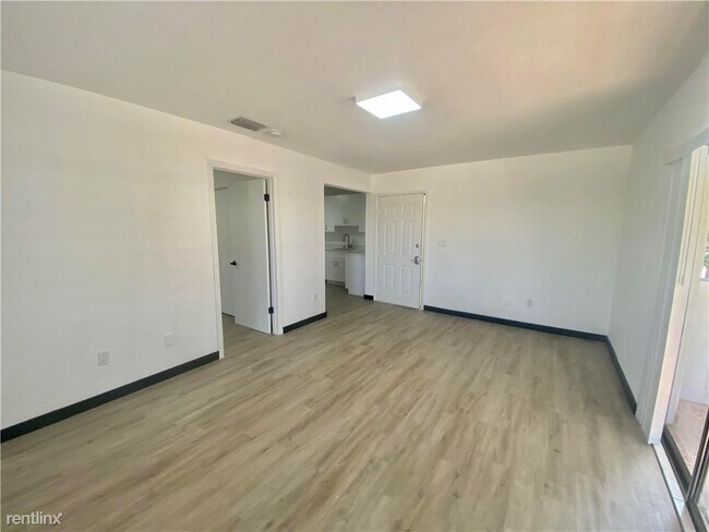 Foto del edificio - 2 br, 1 bath House - 411 SE 10th St Apt 3