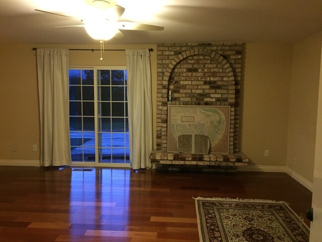 Building Photo - 3105 Meadowlands Ln