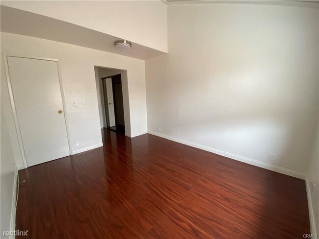 Building Photo - 3 br, 3 bath House - 423 W Marshall St Apt B