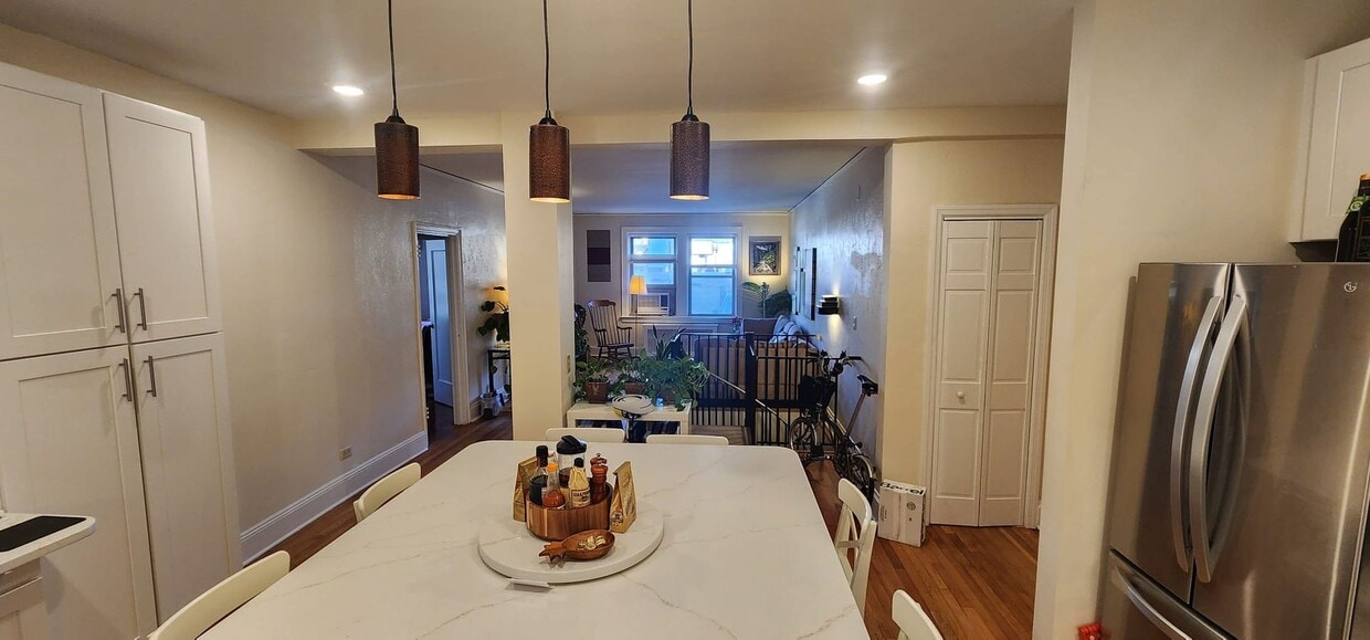 Building Photo - Art Deco Charm in the Heart of Downtown