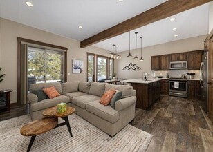 Building Photo - 65 Bluestem Ct