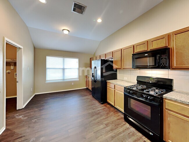 Foto del edificio - 18550 Sunrise Pines Dr