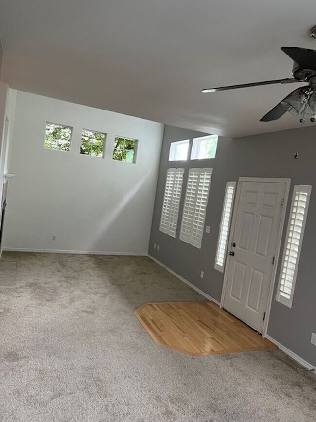 Foto del edificio - Lakeland Hills 2 Story, 4 Bed, 2.5 Bath Ho...