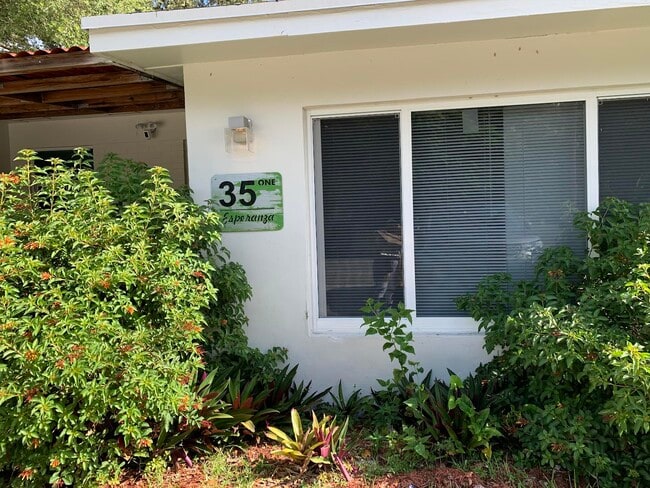 Photo - 35 SW 8th St (Hallandale Beach, FL) Apartments