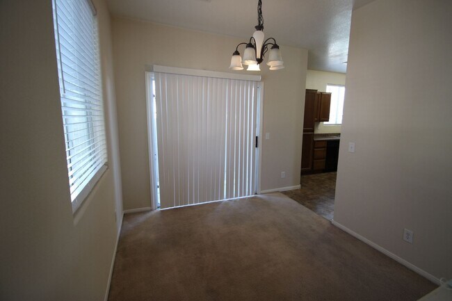 Foto del edificio - Corner lot house with 3 beds and 2.5 bath ...