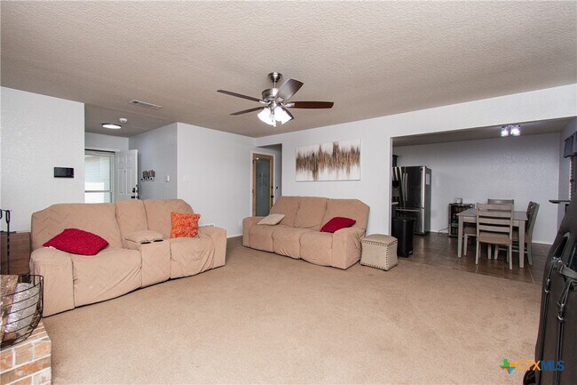Building Photo - 3309 Lorena Dr