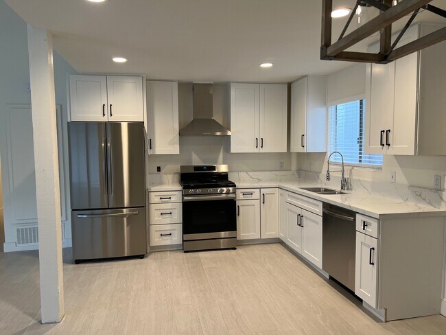 Building Photo - 33841 Robles Dr