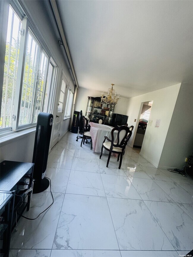 Foto del edificio - 224-23 57th Ave.