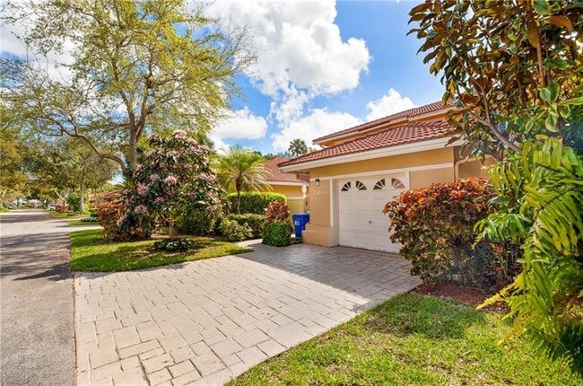 Building Photo - 4106 Carriage Dr