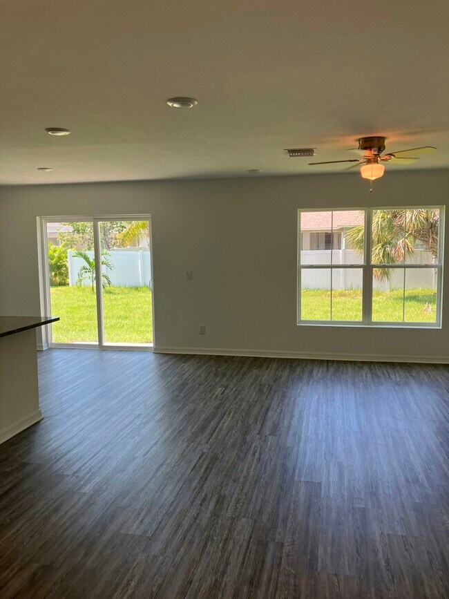 Foto del edificio - 1736 Boswell St