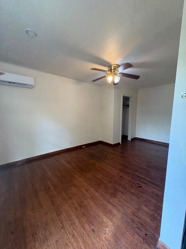 Building Photo - 208 Claremont Ave