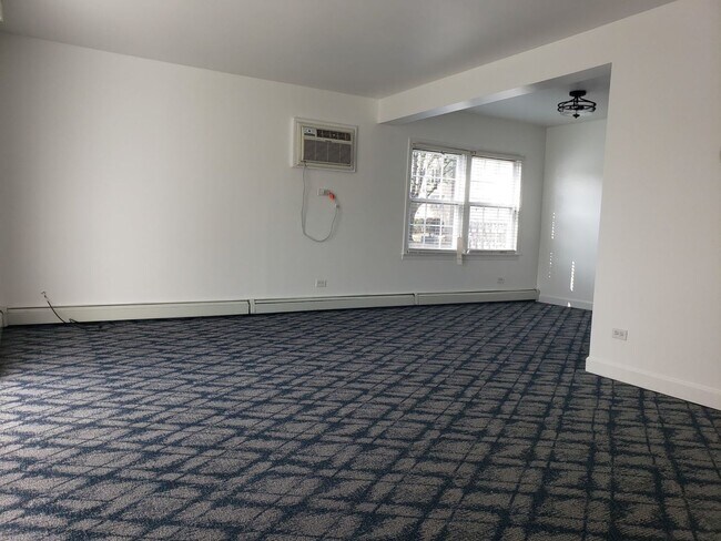 Building Photo - 9220 S Kilbourn Ave