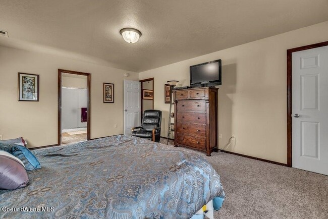 Building Photo - 8428 N Boysenberry Loop