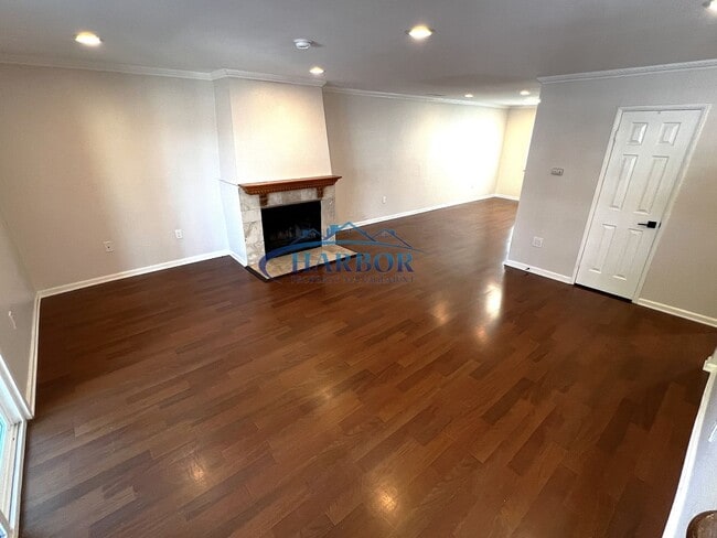 Building Photo - 21901 Moneta Ave