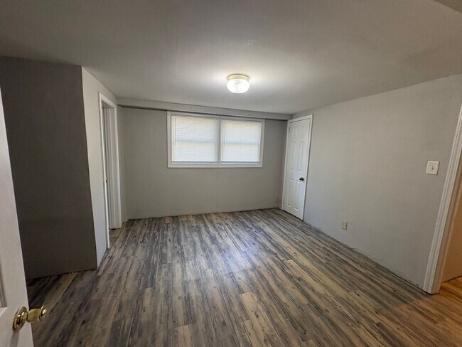 Building Photo - 3846 Ridge Ave