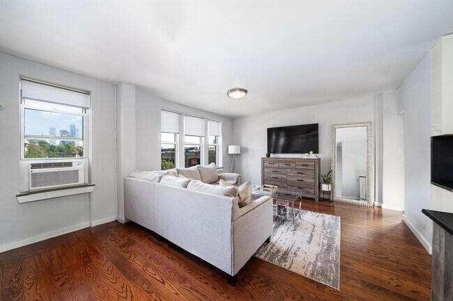 Foto del edificio - 3315 Pleasant Ave
