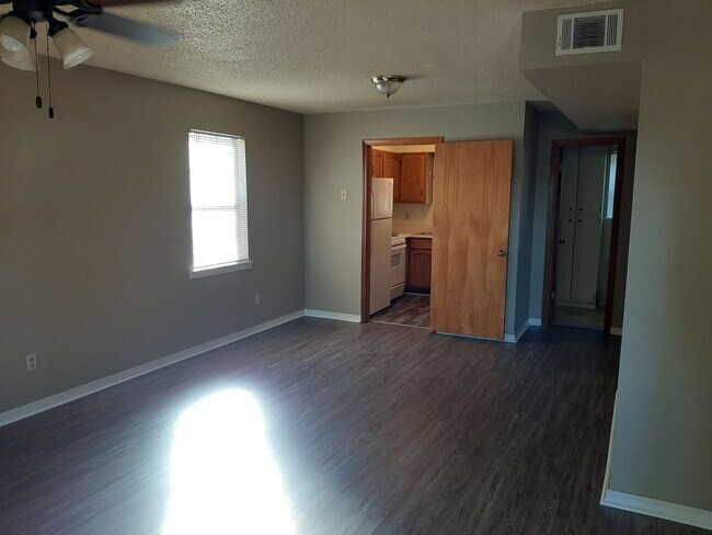 Foto del edificio - LEASED- 2 Br/1 Ba Downstairs Duplex @634 Van Buren St. in Heber Springs AR ($555 w/water+garbage)