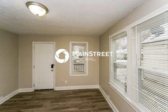 Building Photo - 3 Bedroom Pet-Friendly Home in Louisville, KY with Main Street Renewal