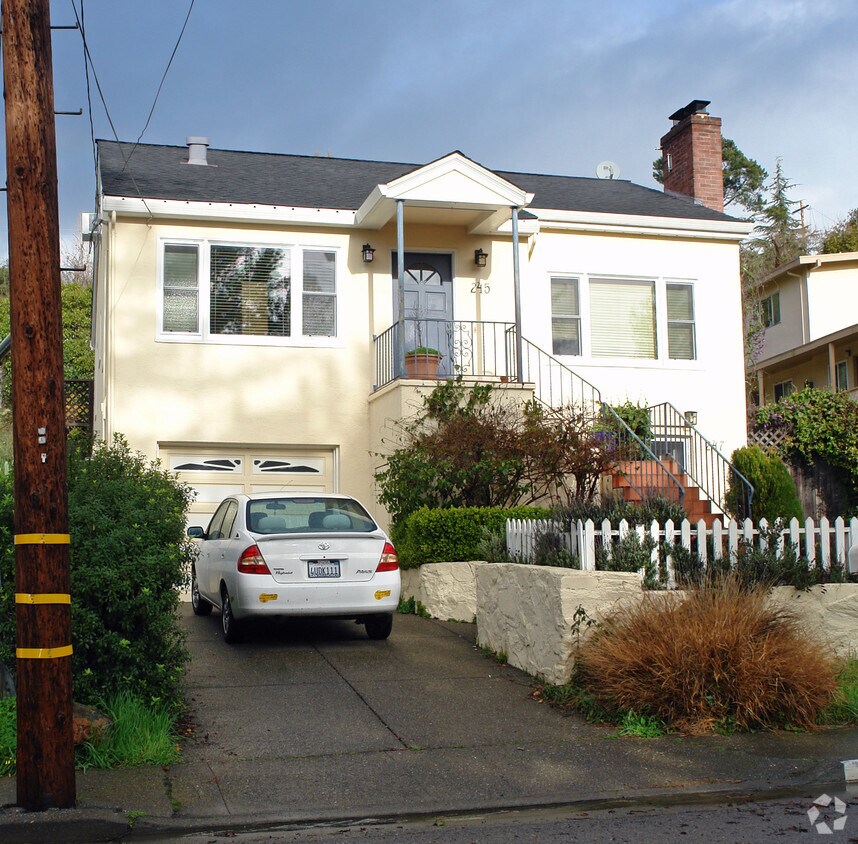 Primary Photo - 245 Union St