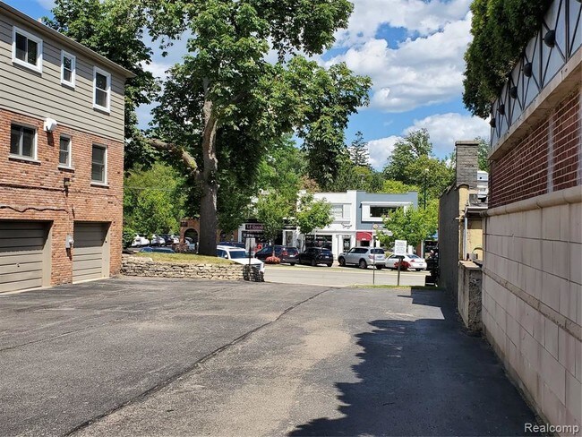 553 N Old Woodward Ave Birmingham, MI 48009 - Alquileres en Birmingham