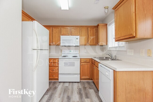 Foto del edificio - 5633 Waverly Lynn Ln