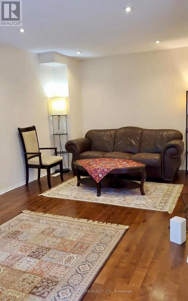 Building Photo - 7 New Havens Way