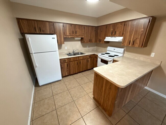 Building Photo - 2555 E Marco Ct