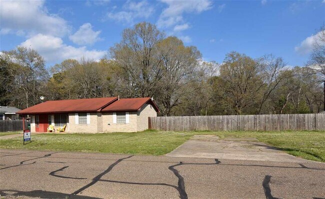 Building Photo - 2503 Harrison Ln
