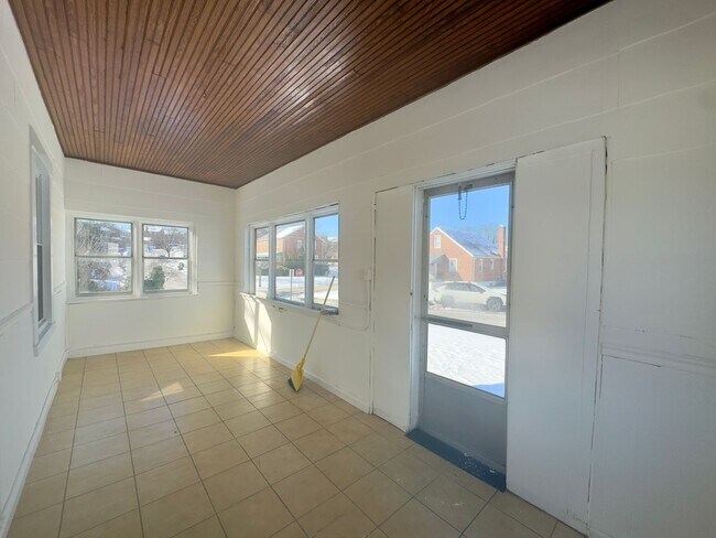 Foto del edificio - Spacious 3-Bedroom Home with Modern Comfor...