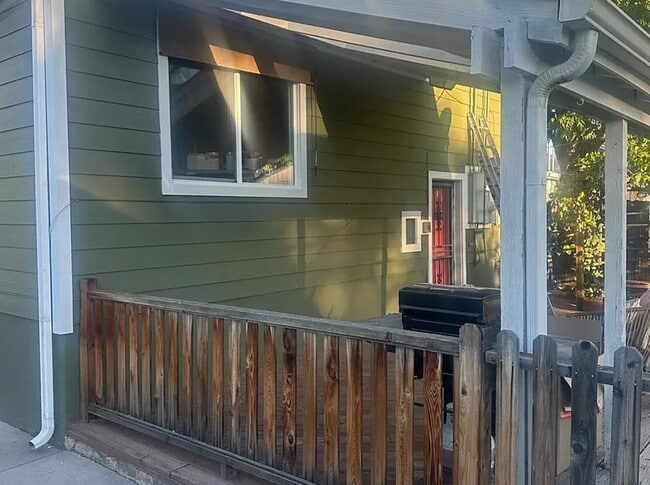 Building Photo - 434 Meade St