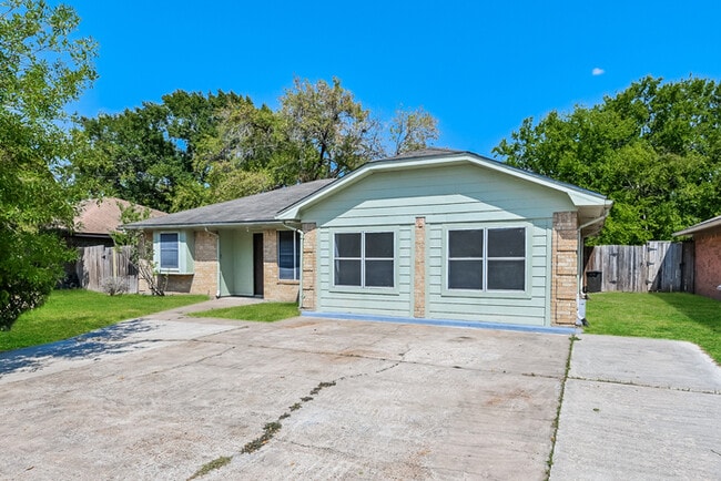 Building Photo - 7126 Kings Dr